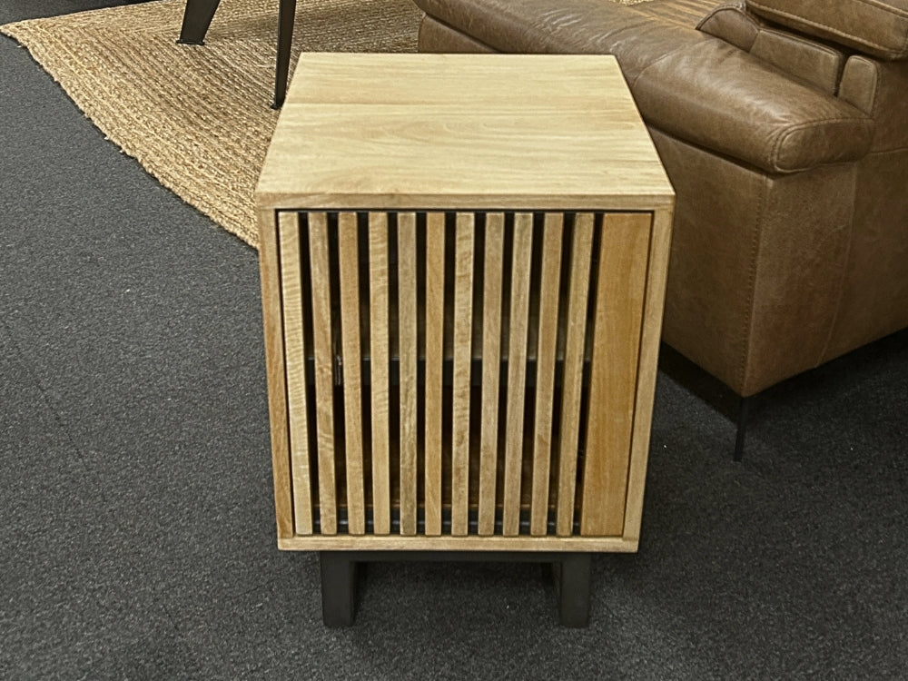 Linier 1 Dr Bedside Table