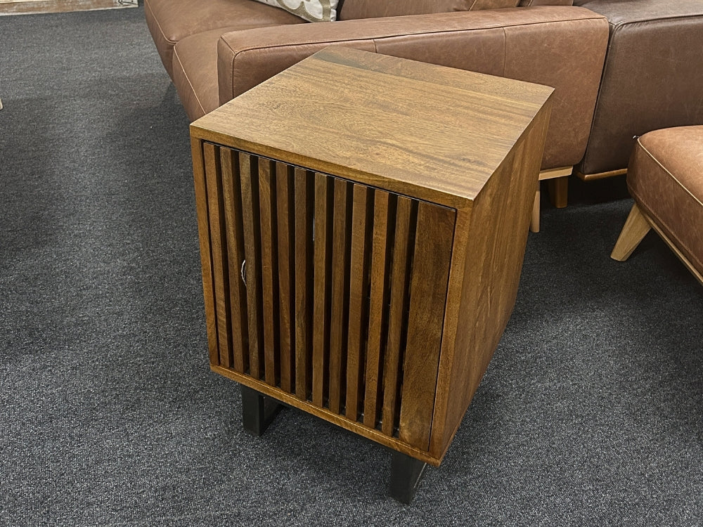 Linier 1 Dr Bedside Table
