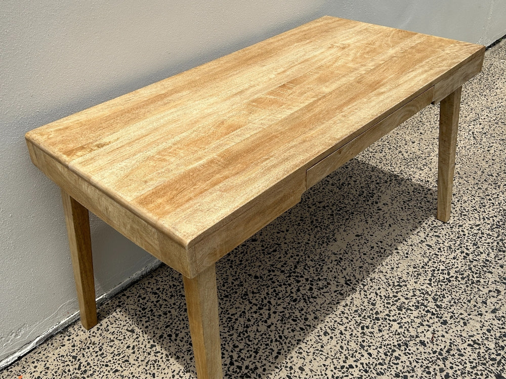 Verve Angled leg desk